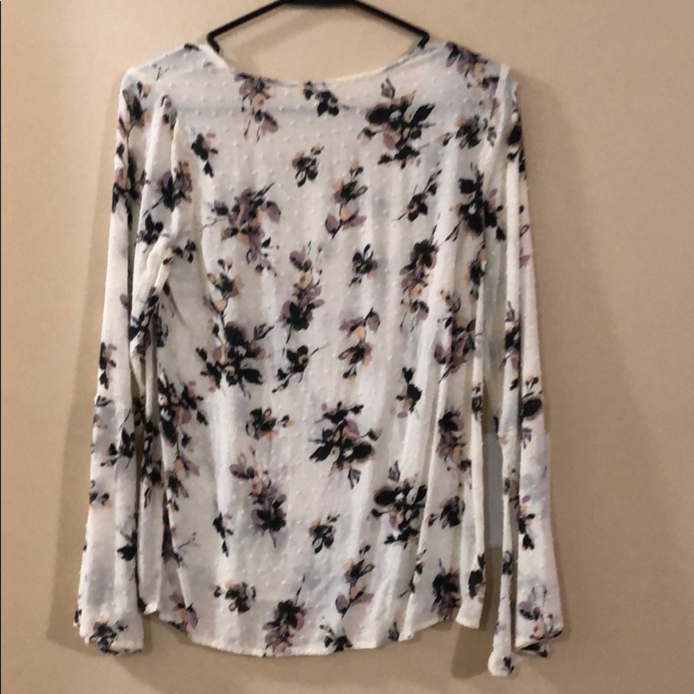 Color Thread floral bell Sleeve Top - Picture 6 of 6